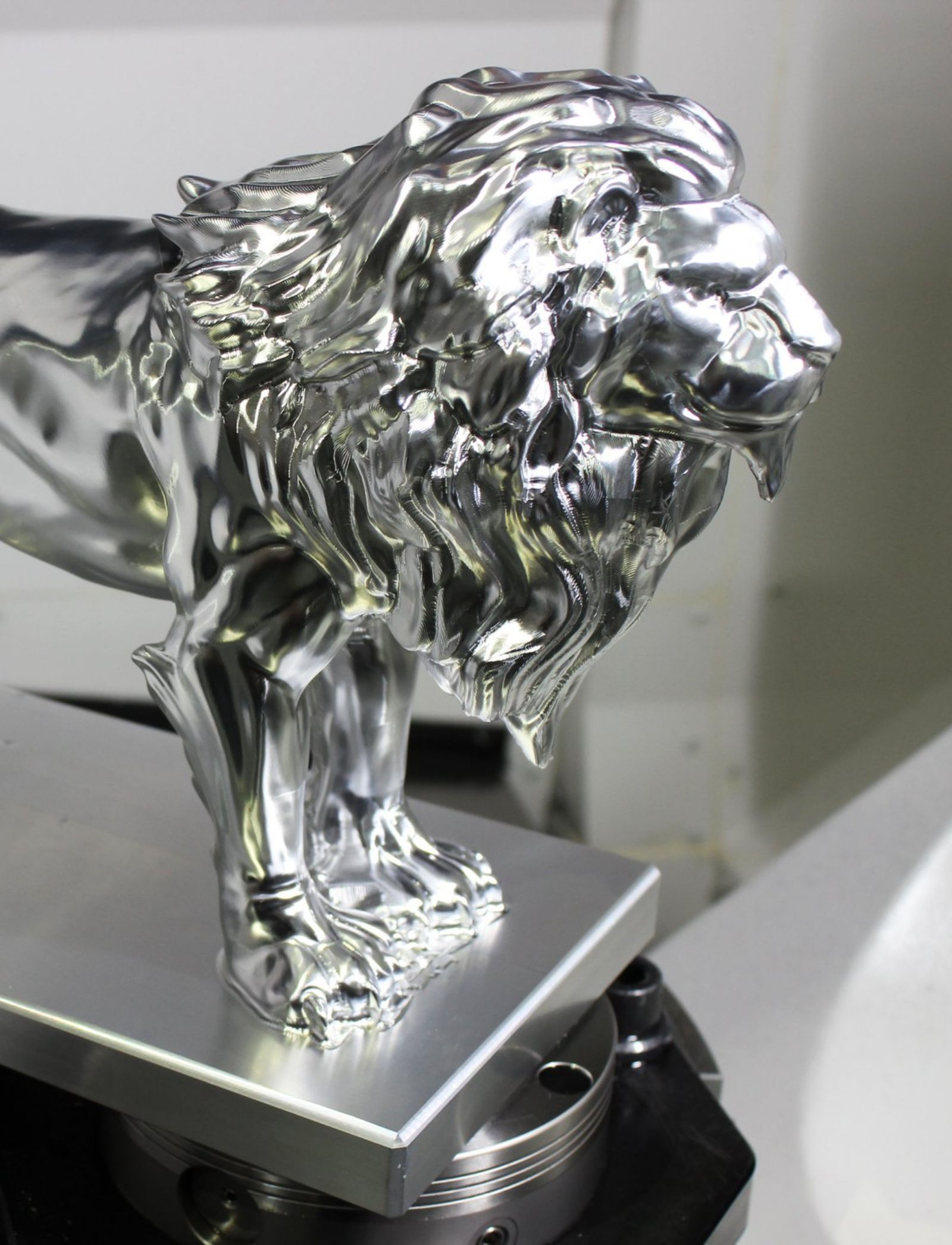 desktop_leo_lion_image@2x