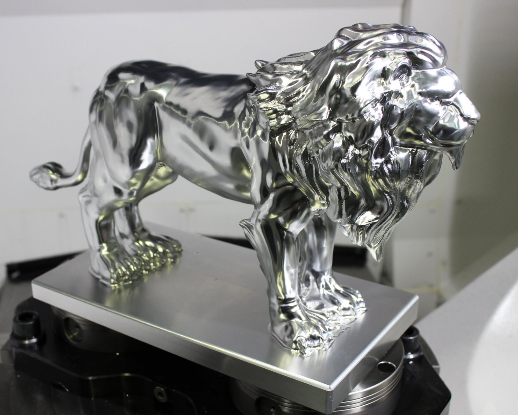mobile_leo_lion_image@2x